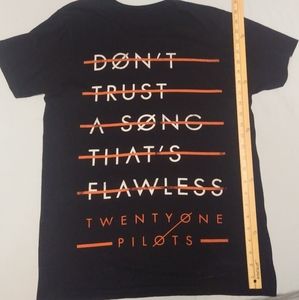 Twenty One Pilots t-shirt black